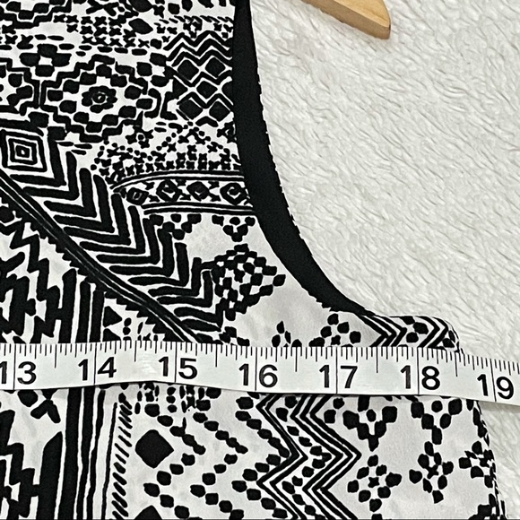 DKNYC Asymmetrical Black and White Midi Shift Dress Geometric Print Abstract - Picture 4 of 7